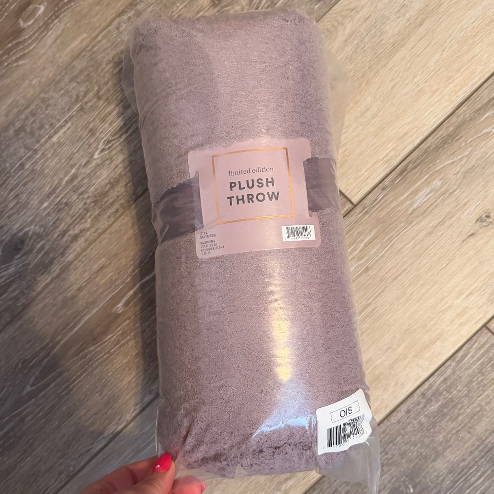 Ulta Limited Edition Plush Throw